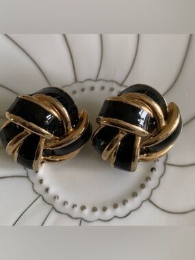 Vintage• new without tags• Bold Black & Gold knots clip on earrings